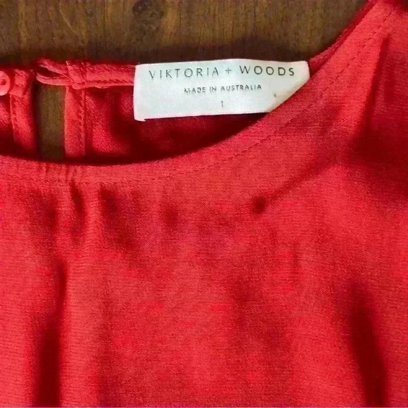 Victoria & Olivia sleeveless buttoned top color red size S made in Australia - Picture 2 of 4